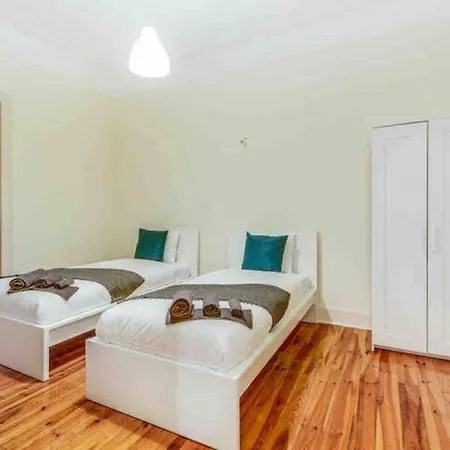 Δωμάτια σε οικογενειακή κατοικία Spacious Alameda