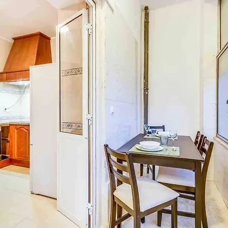 Spacious Alameda Homestay Lisbon